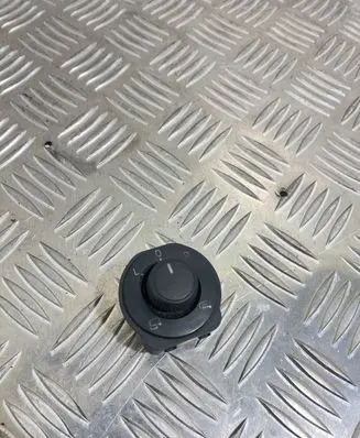 Skoda Superb B8 (3V) Wing mirror switch 3V0959565C