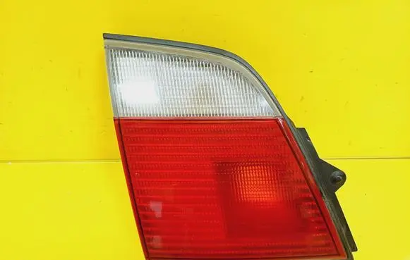 Tailgate rear/tail lights