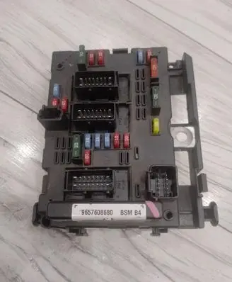Peugeot 206+ BSM Control unit 9657608680