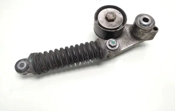 Suzuki Grand Vitara II Generator/alternator belt tensioner