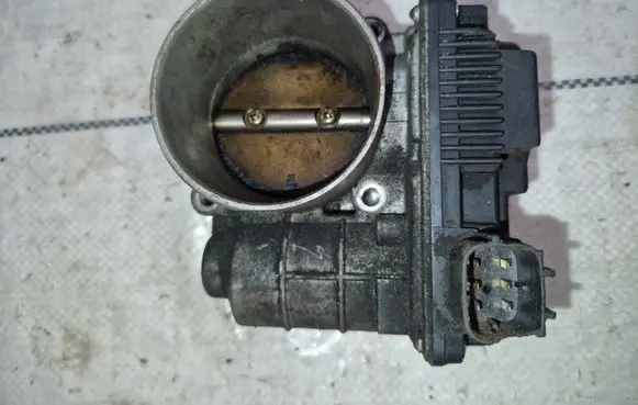Nissan X-Trail T30 Throttle valve