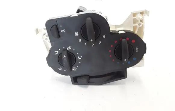 Dacia Logan I Air conditioner control unit module 69570001