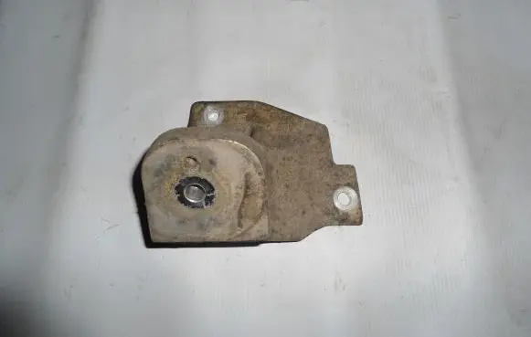 Chevrolet Corvette C5 Engine mounting bracket