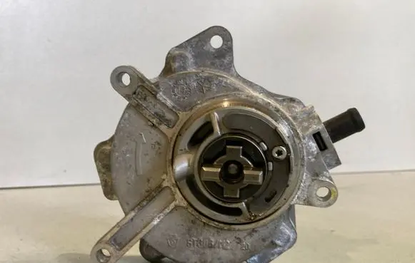 Audi A4 S4 B7 8E 8H Vacuum pump 06D145100H