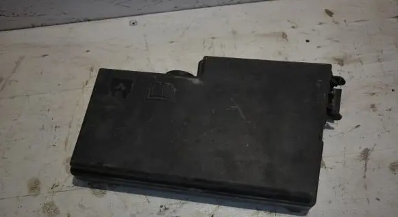 Mazda CX-7 Fuse box cover