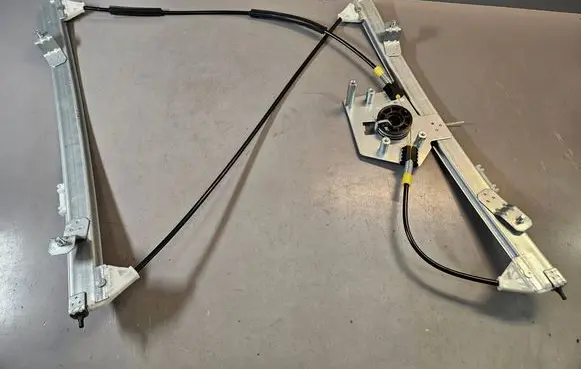 BMW 3 E46 Front door electric window regulator 8251351 51338251351
