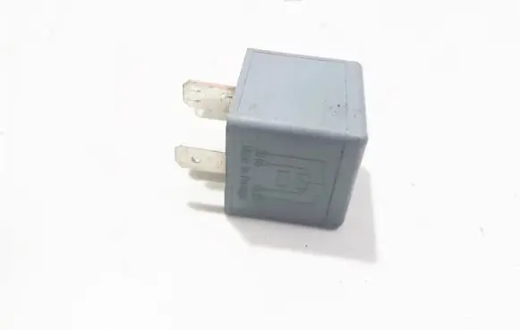 Volkswagen PASSAT B5.5 Other relay 8D0951253A