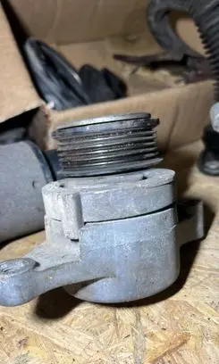 Mazda 3 I Generator/alternator belt tensioner
