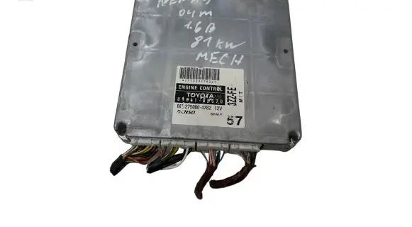 Toyota Avensis T250 Engine control unit/module 8966105570 2750004782 M52750004782
