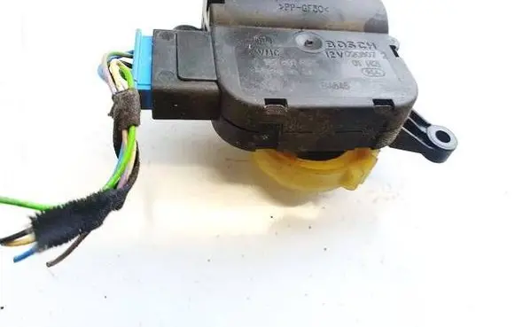 Skoda Fabia Mk2 (5J) Air flap motor/actuator 0132801357 0208072