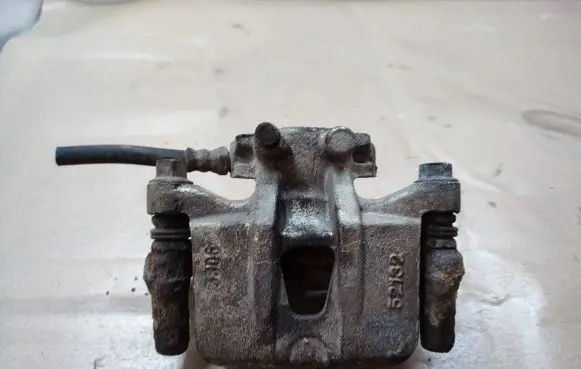 Peugeot 4007 Rear brake caliper