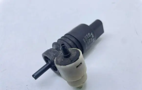 Volkswagen Golf VI Windscreen/windshield washer pump 1K6955651