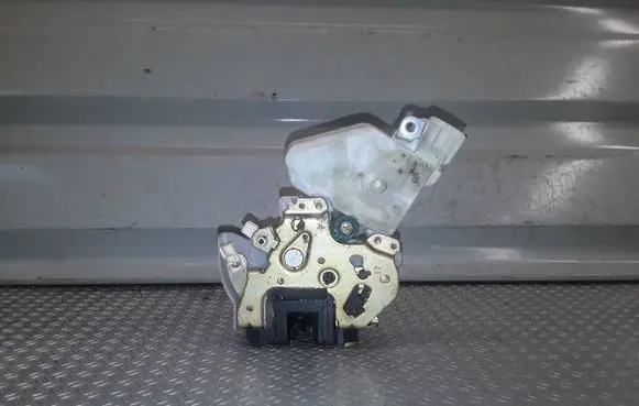 Nissan X-Trail T30 Rear door lock 80553AA300