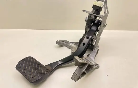 Audi A4 S4 B7 8E 8H Brake pedal 8E1721117D