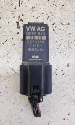 Volkswagen Jetta V Glow plug pre-heat relay 038907281D