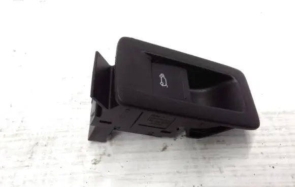 Tailgate opening switch