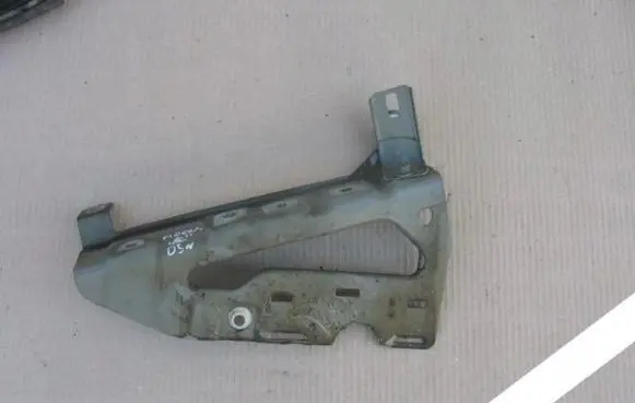 Renault Modus Fender mounting bracket 628952659R