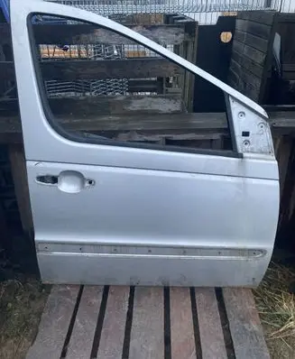 Mercedes-Benz Vaneo W414 Front door 4147200105 A4147200105