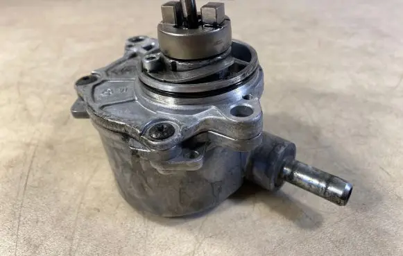 Mercedes-Benz G W461 W463 1st Gen Vacuum pump A6282300065