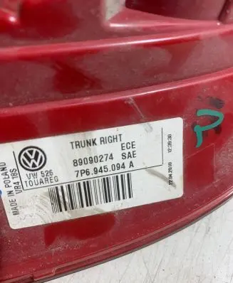 Volkswagen Touareg II Tailgate rear/tail lights 7P6945094A