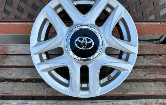 Toyota Yaris R15 alloy rim 