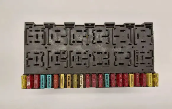 Volkswagen Golf I Fuse box set 357937039