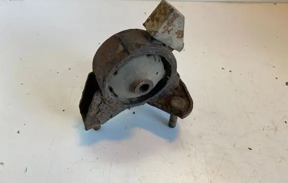 Toyota Corolla E100 Engine mount bracket