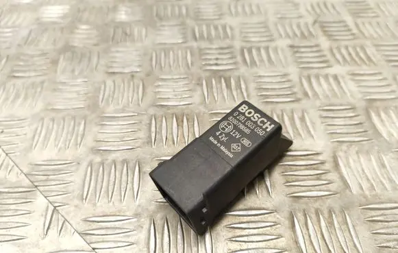 Nissan Qashqai+2 Glow plug pre-heat relay 8200798585