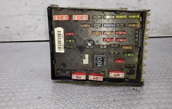 Volkswagen PASSAT B6 Fuse module 3C0937125