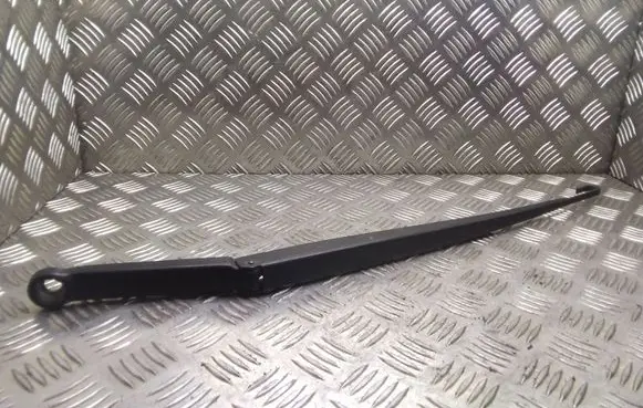 Front wiper blade arm
