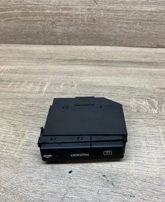 Toyota Avensis T250 Windscreen/window heater switch 8479005130 05W10E MS102200304