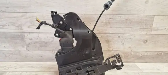 Volvo V50 Rear door lock 30699111 985916102