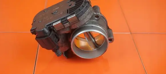 Mercedes-Benz C AMG W204 Throttle body valve A11109800050 271952