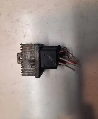 Renault Megane II Glow plug pre-heat relay 7700115078