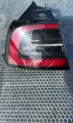 Tesla Model 3 Rear/tail lights 1077399-00-D