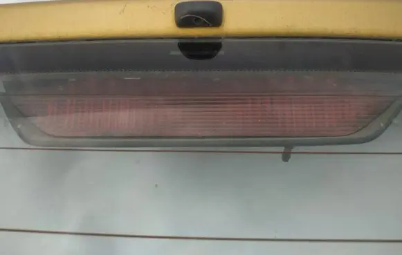 Toyota Yaris Third/center stoplight