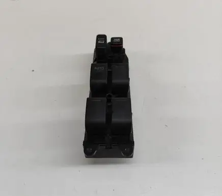 Toyota Prius (XW20) Electric window control switch 8482047050