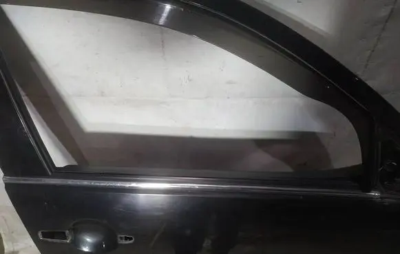 Peugeot 4007 Front door glass trim molding 