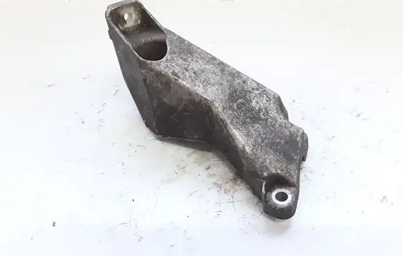 Audi A4 S4 B7 8E 8H Engine mounting bracket 8E0199307A