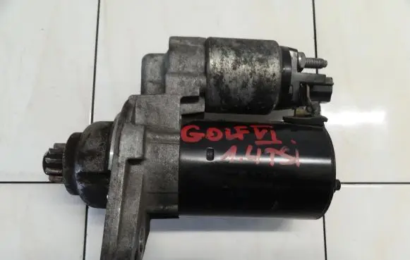 Volkswagen Golf VI Starter motor 0001121408