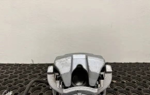 BMW 3 G20 G21 Front brake caliper