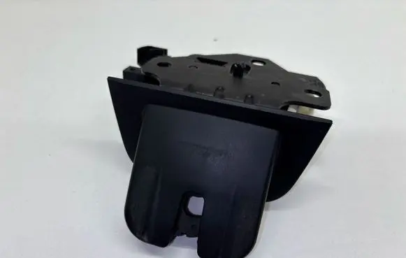 Audi A4 S4 B7 8E 8H Tailgate/trunk/boot lock/catch/latch 8E9827520A
