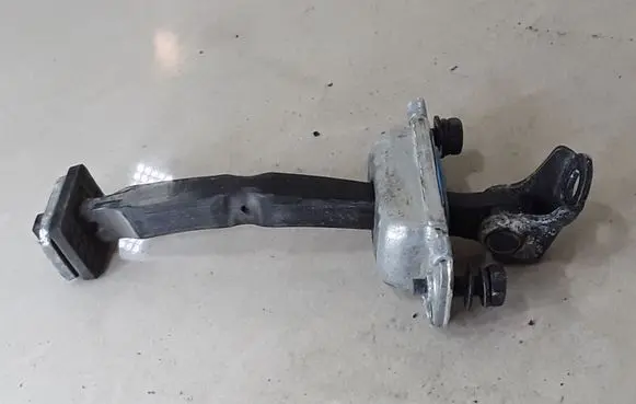 Hyundai Santa Fe Rear door check strap stopper
