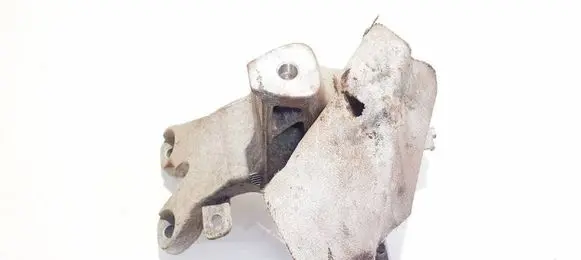 Engine mounting bracket