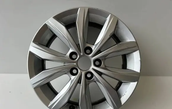 Volkswagen Polo R15 alloy rim 2G0601025