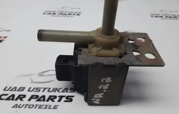 Audi 80 90 B3 Vacuum valve 