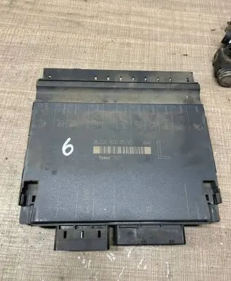 Mercedes-Benz S W220 Seat control module A2208205585