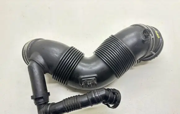 Volkswagen Touran I Air intake hose/pipe 3C0129654M