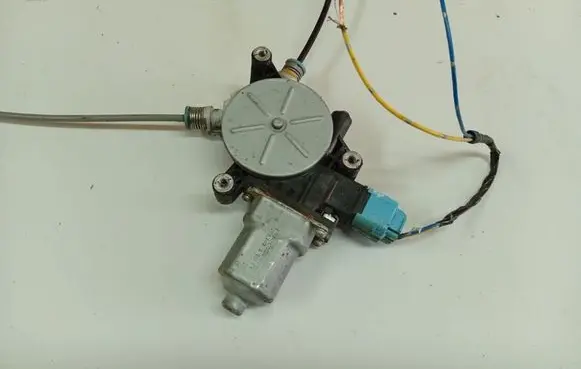 Honda FR-V Front door window regulator motor