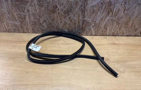 Nissan Murano Z52 Rear door rubber seal (on body) 